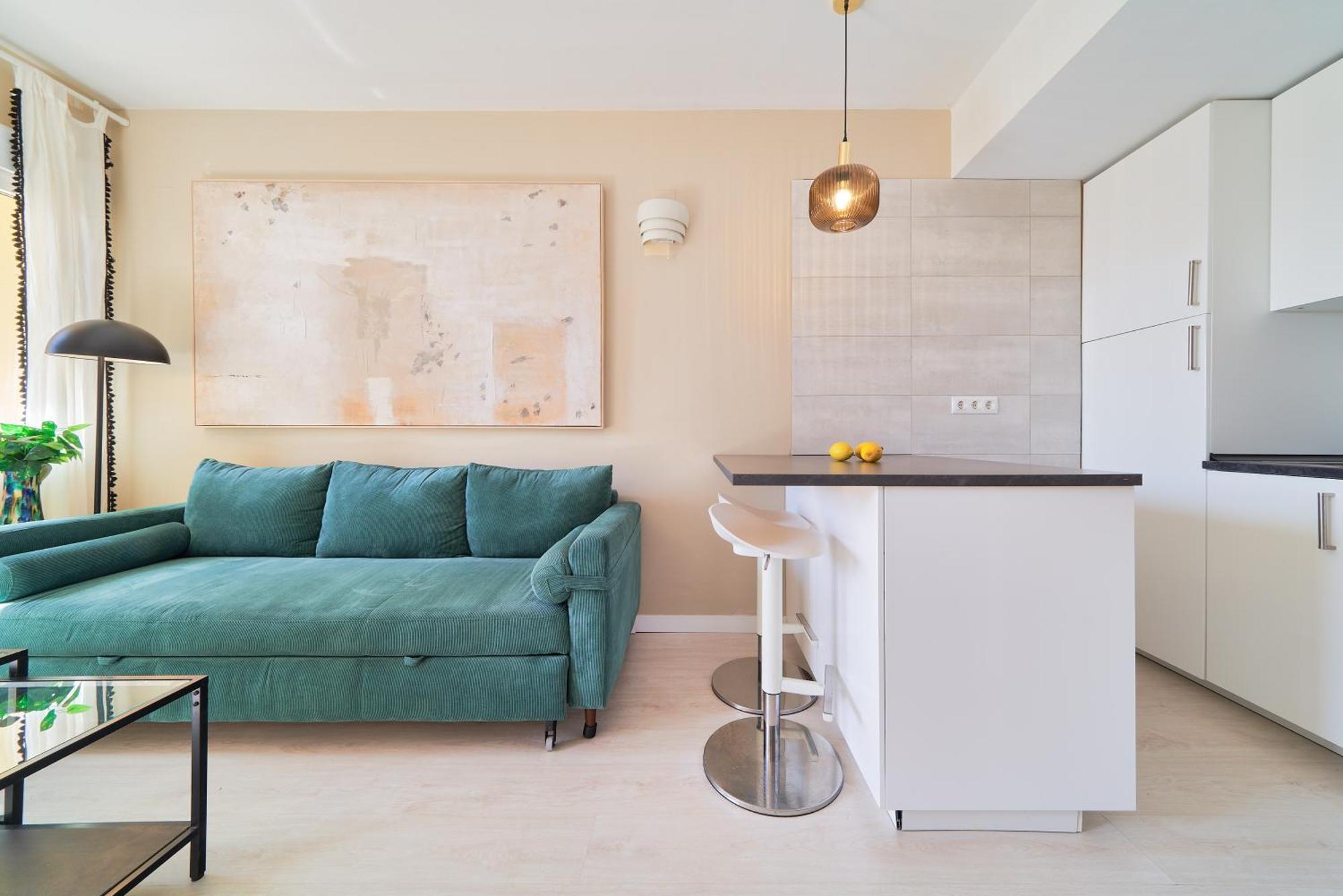 Perfect Location With Roof Terrace Apartment *